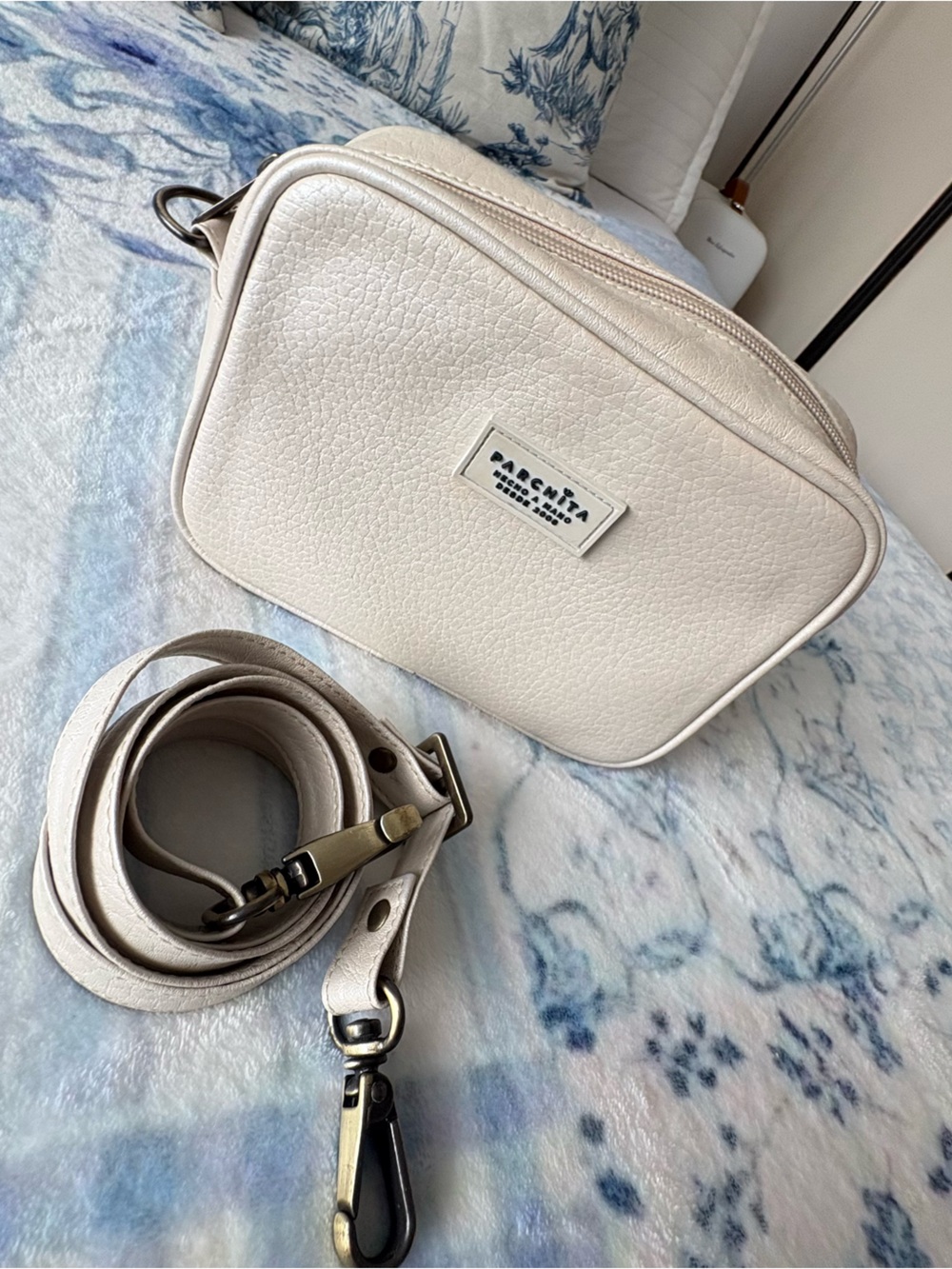 PARCHITA Crossbody Bag with Detachable Strap - Very Good Condition